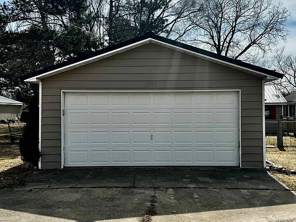 2nd image of 6740 Ridge Rd