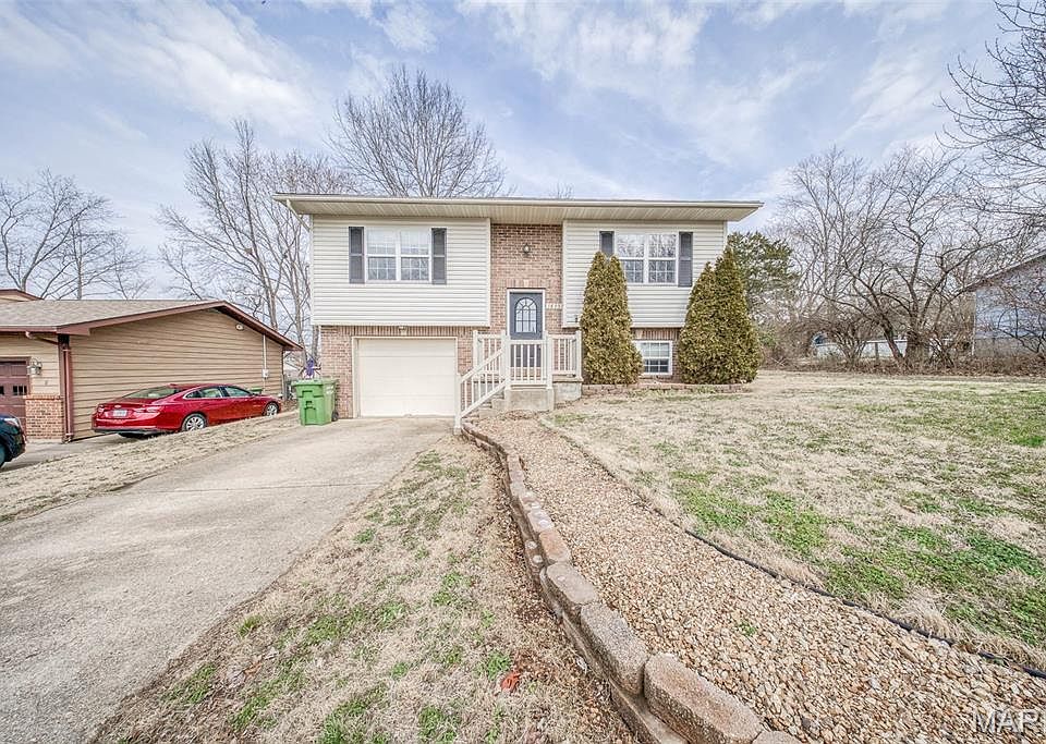 1st image of 1805 Briarwood Dr