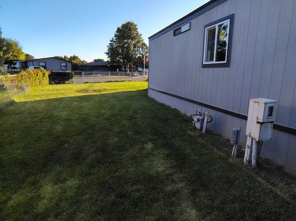 820 Arlington Dr Trailer 11, Billings, MT 59101