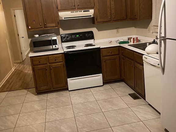 3rd image of 113 Whaley Ct