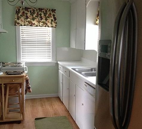 5th image of 1100 E University St