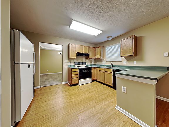 3rd image of 618 Fox Chase Way