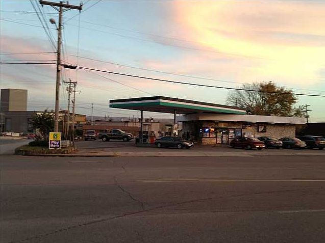 1st image of 601 S Cedar Ave