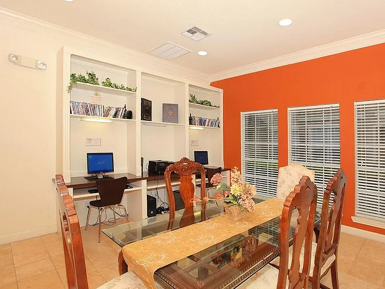 Reata Apartments — Photo 15