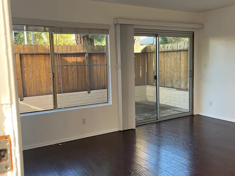 1343 Carmelina Ave #10 — Photo 6