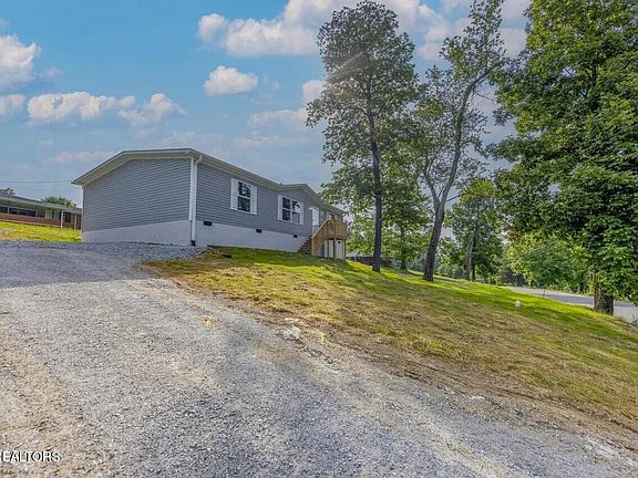 2nd image of 1826 Loop Rd