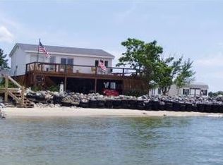 725 Riverside Dr, Deltaville, VA 23043