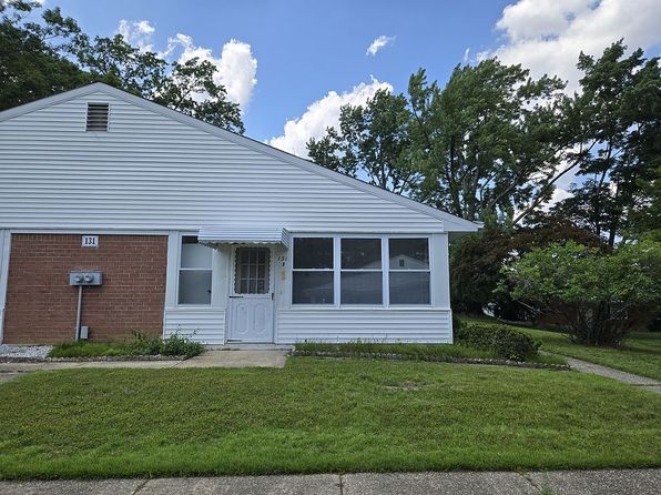 131 Rosewood Dr #B