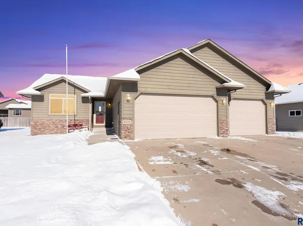 8708 W Stoney Creek St, Sioux Falls, SD 57106