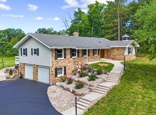 8857 W Saint Martins Rd, Franklin, WI 53132