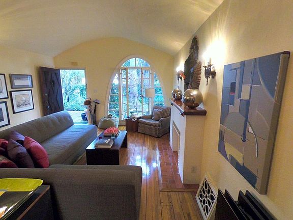 3rd image of 226 S Poinsettia Pl