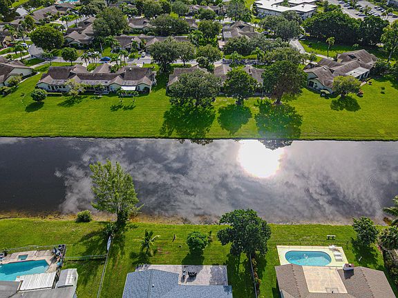 3rd image of 158 Ramblewood Circle