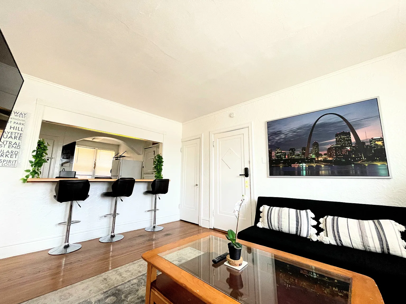 2 bed, 850 sqft, $1,500 — Photo 1