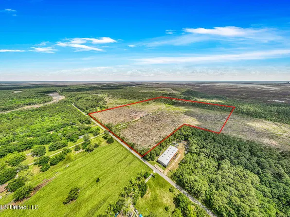 3 Bayou Cumbest Rd, Moss Pt, MS 39562