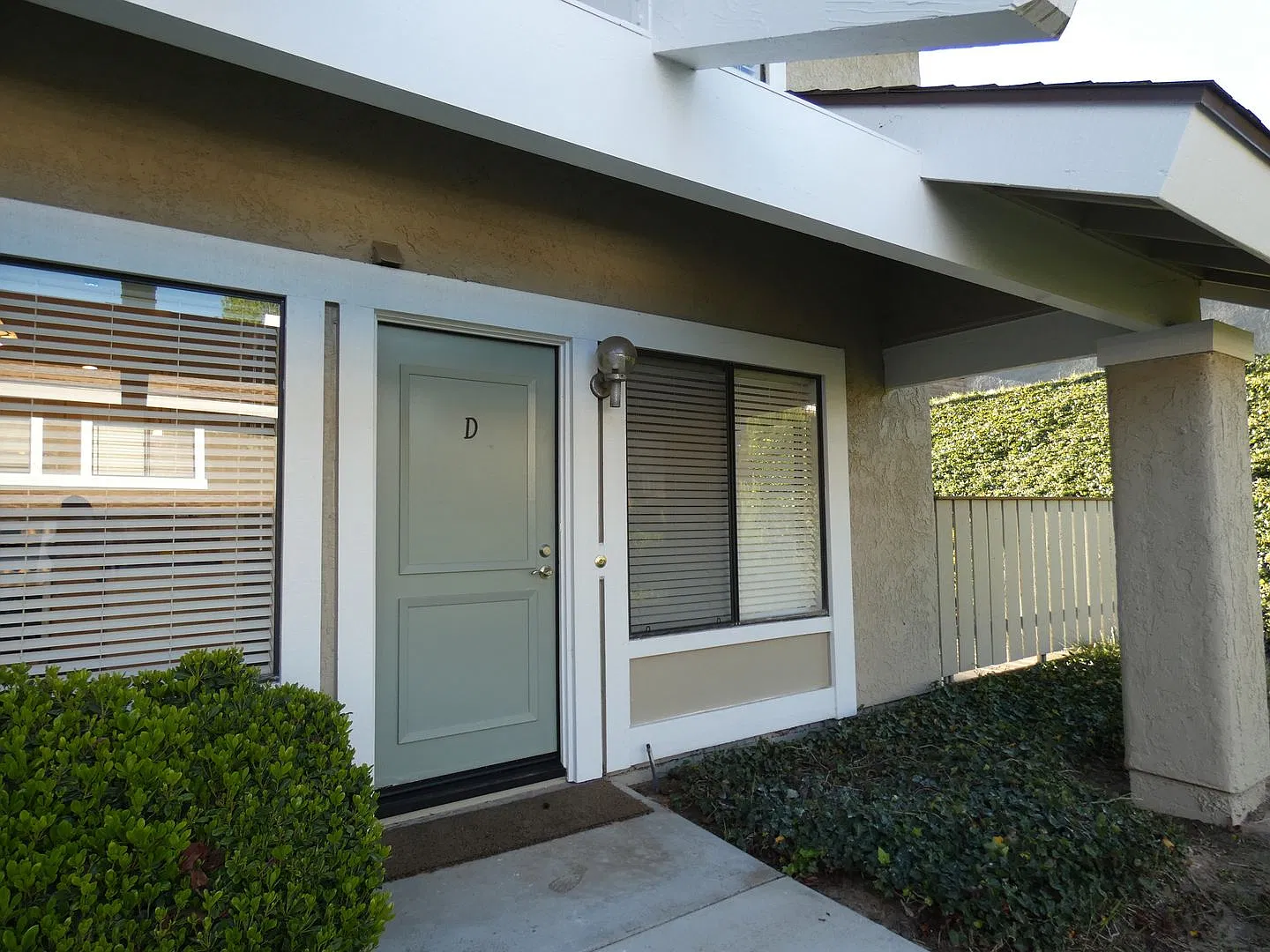 Beautifully remodeled condo, two story, 3 bedrooms, 2.5 baths — Photo 1