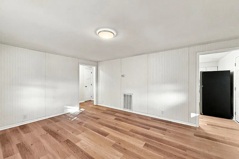 3 bed, 1.0 bath, 900 sqft, $1,700 — Photo 2