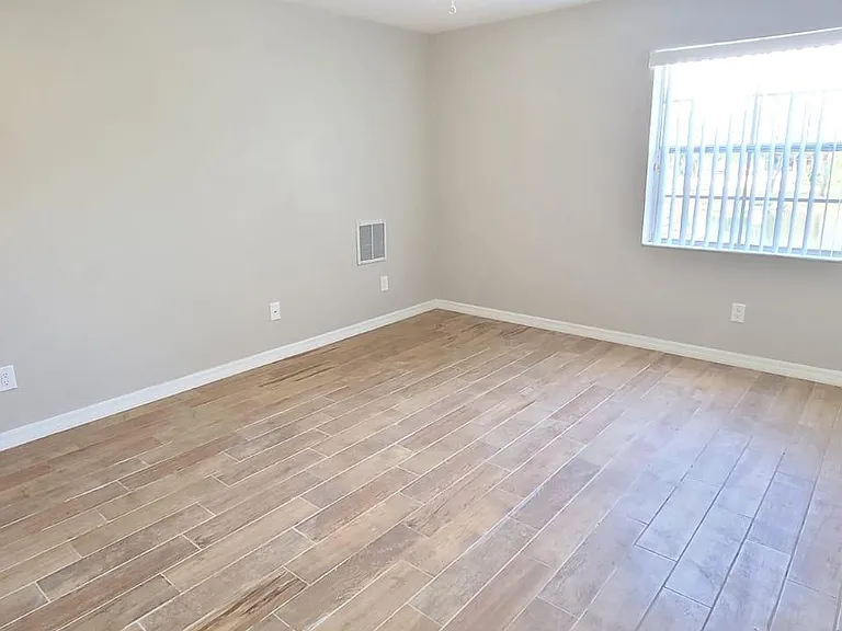 816 Brimfield Ct — Photo 21