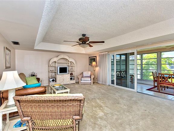 5th image of 373 Palm Dr APT 4