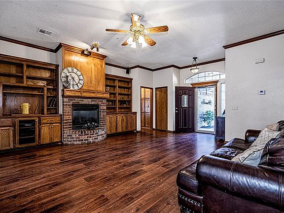 5th image of 332 W Strasburg Way