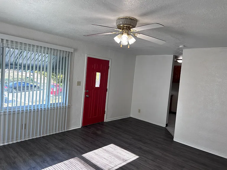 3635 Mersington Ave — Photo 2