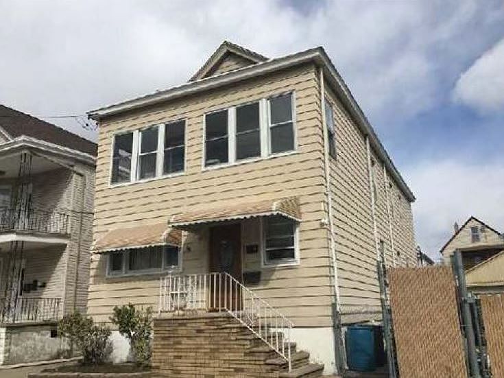 2nd image of 47 Danforth Ave