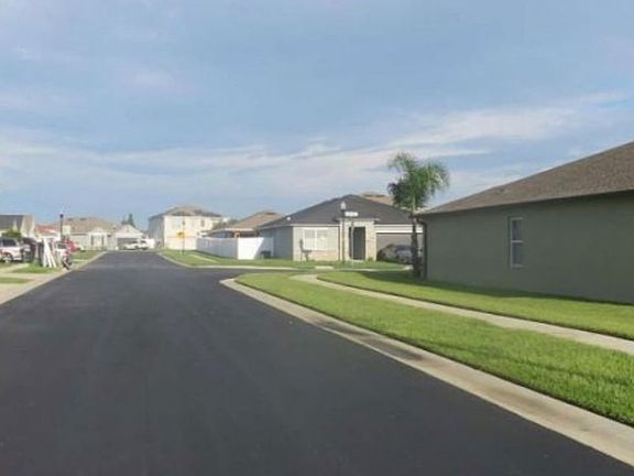 Exterior Neighborhood (street photo)