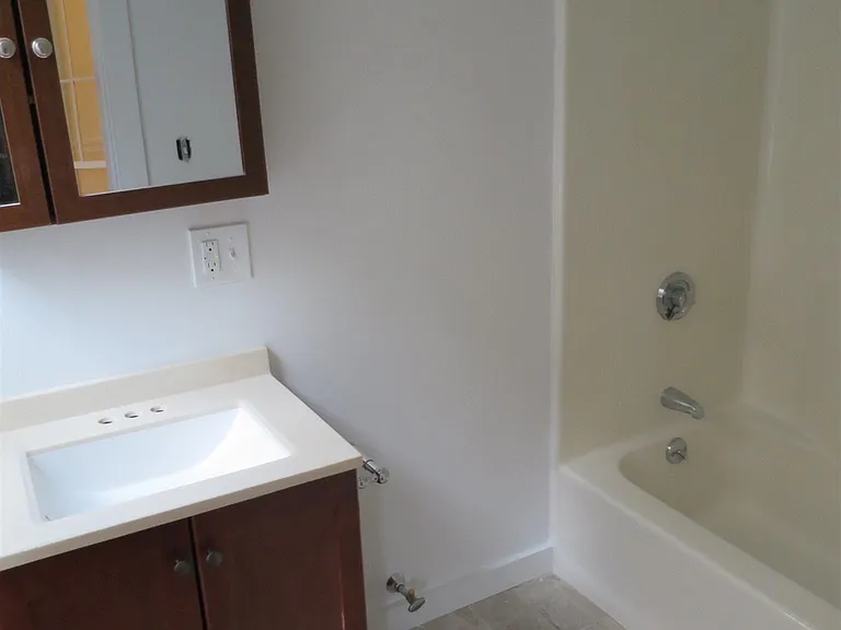 14 Garrison Ave #4 — Photo 4