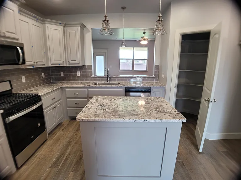 8801 SW 42nd St — Photo 7