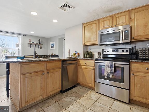5th image of 14115 Manor Rd