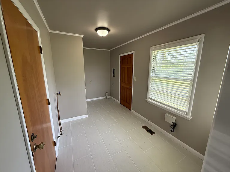 727 N Main St — Photo 6
