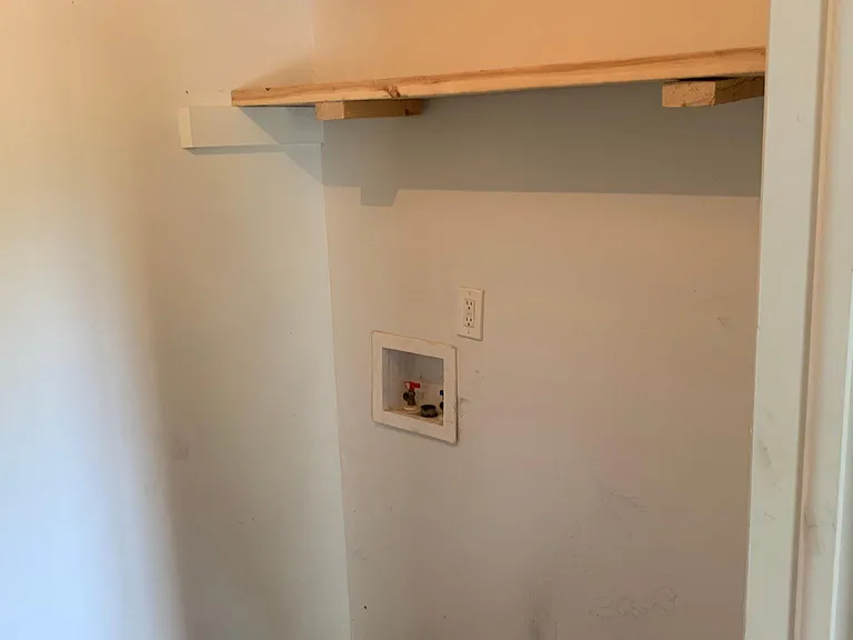 7542 Woodlawn Ave — Photo 10