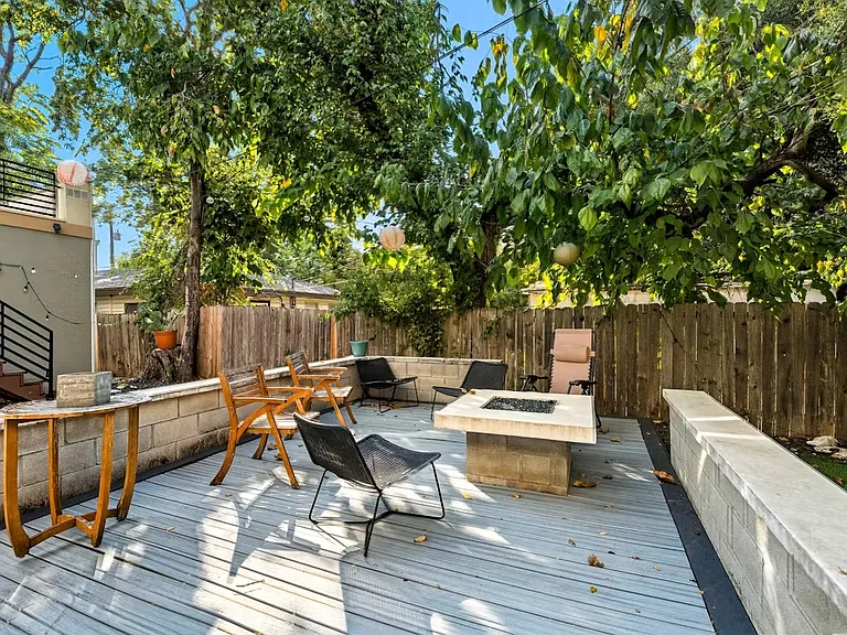 1608 Haskell St #B — Photo 9