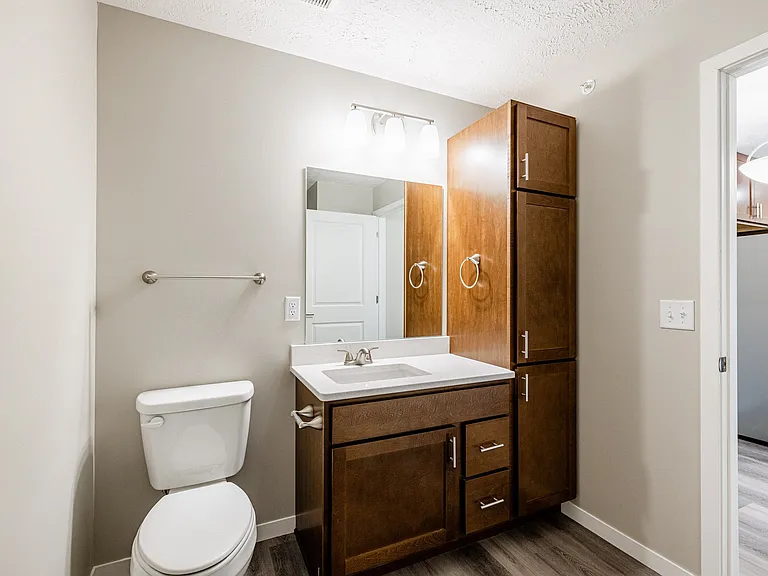 Kings Ridge Apartments — Photo 37