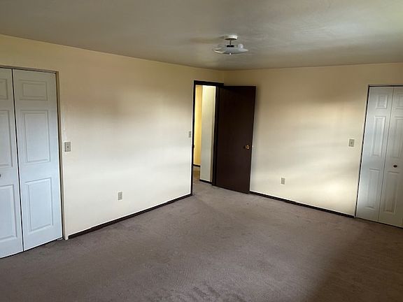 3rd image of 5 Maplewood Dr APT 13