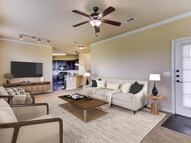 Chateau Mirage Apartment Homes — Photo 5