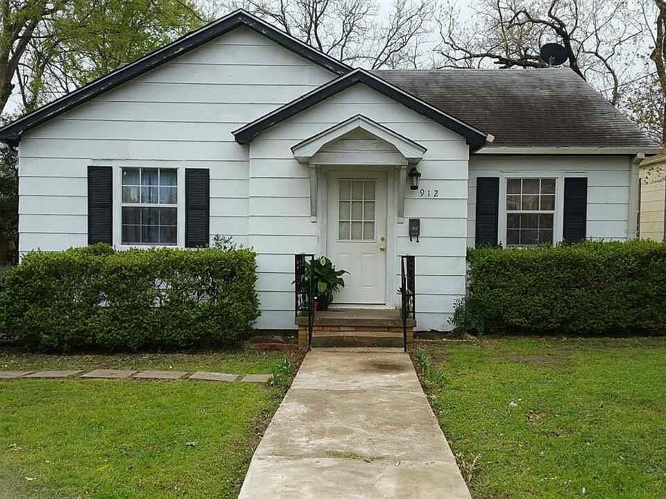 1st image of 912 W 1st St