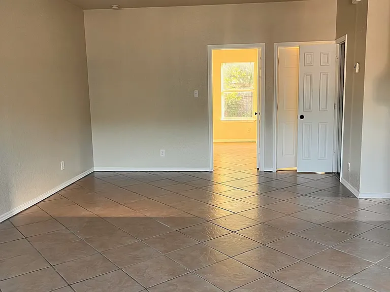 4806 Fortuna Pl — Photo 3