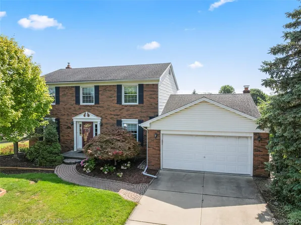 16576 Marsha St, Livonia, MI 48154
