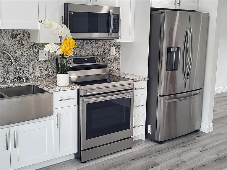 3421 NE 5th Ave #A — Photo 1
