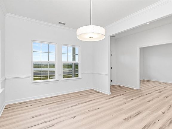 5th image of 102 Ryker Rd W