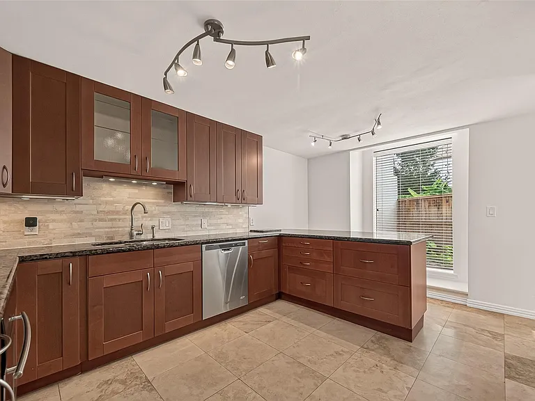 1111 Potomac Dr #A — Photo 3