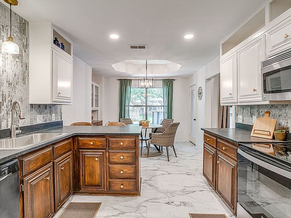 5th image of 6824 Ridgewood Dr