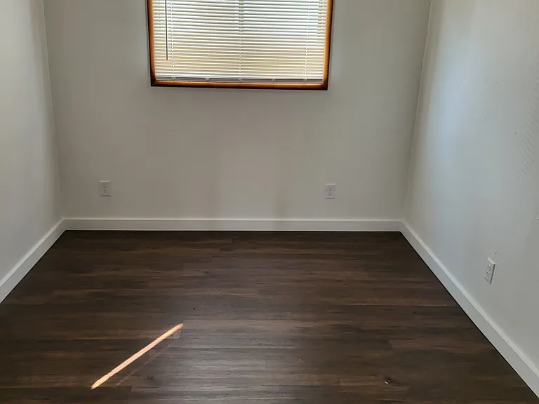 719 SW 4th St — Photo 5