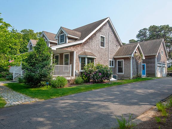 4 High Meadow Ln, Oak Bluffs, MA 02557 | MLS #39624 | Zillow