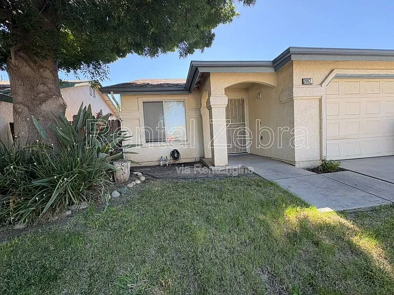 2862 La Cresenta Ave — Photo 1