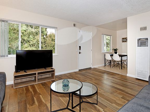 3rd image of 415 Adams St APT 9