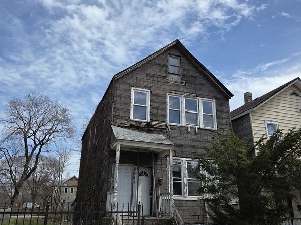 chicago-illinois-442890507 picture