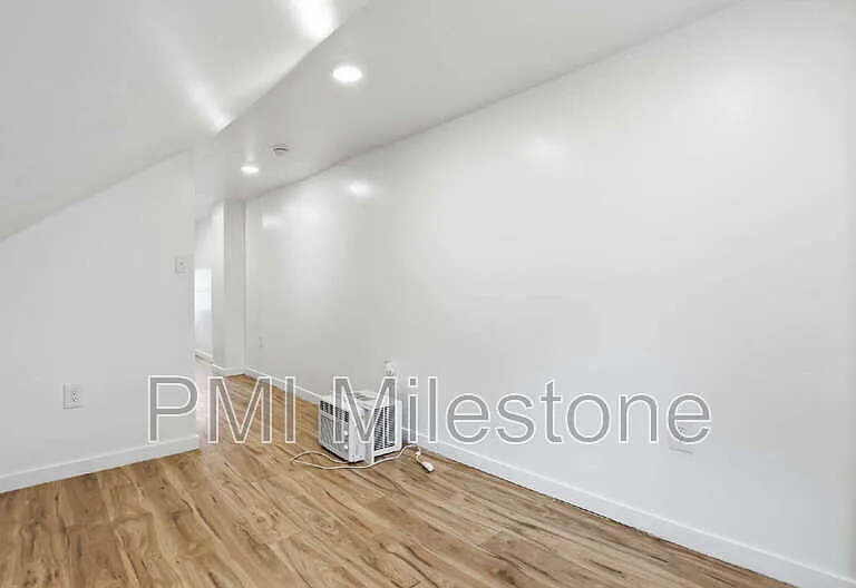 316 N High St — Photo 18