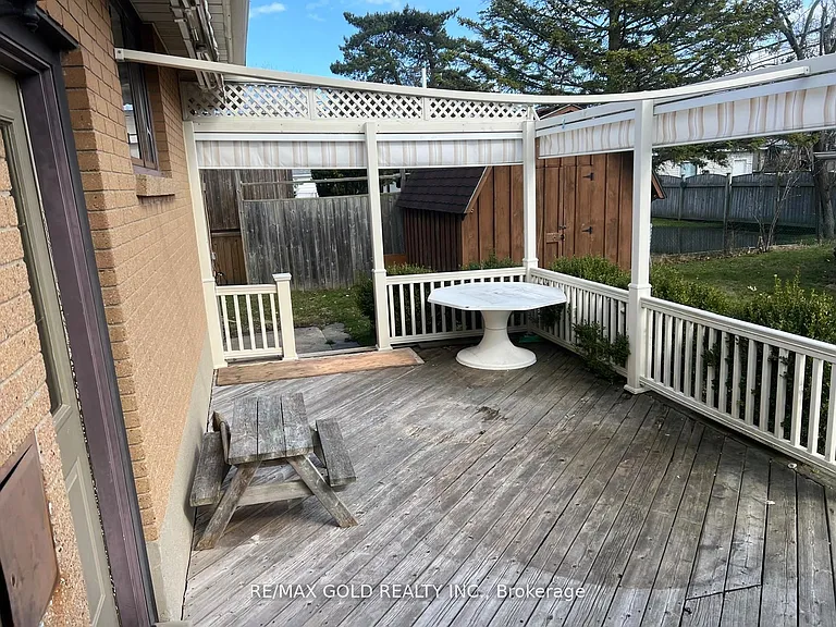 979 Wellington St — Photo 30
