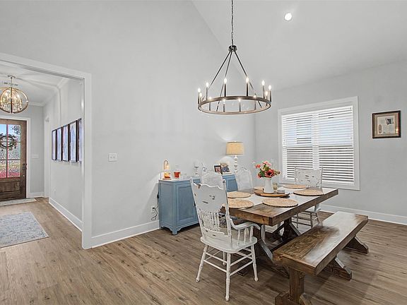 3rd image of 3555 Chantilly Path